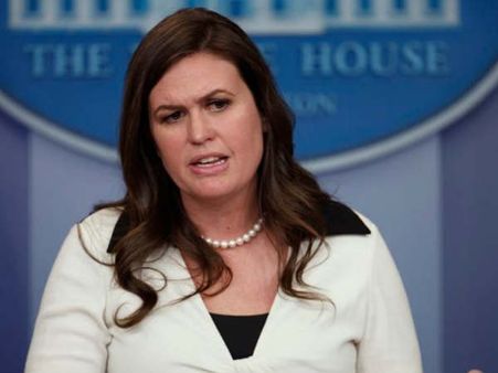 ట్రంప్ కోసం పని చేస్తావా: వైట్ హౌస్ మీడియా సెక్రటరీ సారా సాండర్స్‌ను గెంటేసిన రెస్టారెంట్!