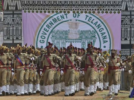 పోలీస్ రిక్రూట్‌మెంట్ తీపి కబురు: 3ఏళ్ల వయో సడలింపు