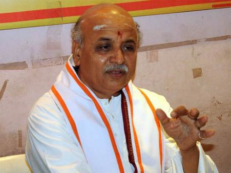 తొగాడియా వార్నింగ్: నాలుగు నెలల్లో రామమందిరం నిర్మించాలి.. లేదంటే సత్తా చూపుతాం