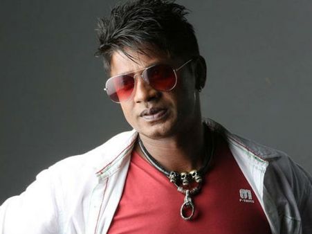 హీరో విజయ్ అరెస్టు, షరతులతో బెయిల్ మంజూరు, విలన్లు జలసమాధి కేసు, ఎస్కేప్!