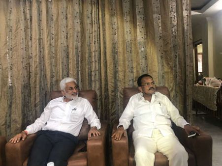 మోత్కుపల్లితో విజయసాయిరెడ్డి భేటీ: అందులో భాగంగానే తెరపైకి... బాబుపై జగన్ ప్లాన్!