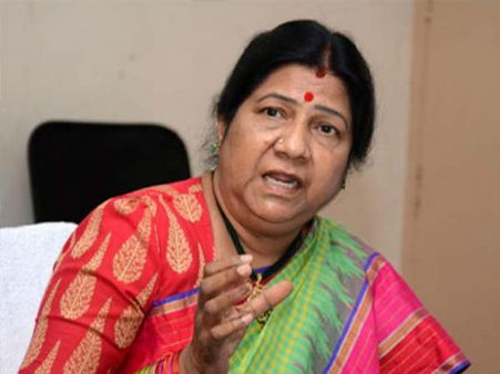 పురుష కమిషన్‌ ఏర్పాటు గురించి నన్నపనేని వ్యాఖ్యలపై...మహిళా సంఘాలు ఫైర్