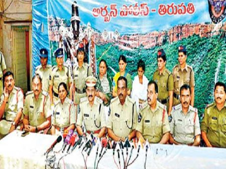 కి'లేడీ'లు...భలే బురిడి కొట్టిస్తారు:ఎట్టకేలకు చిక్కారు