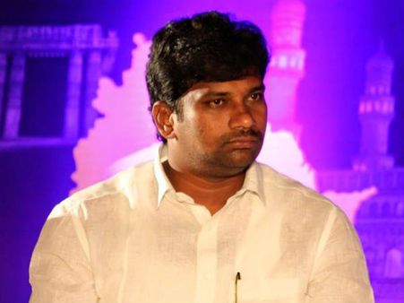 ఫ్యామిలీతో ఉన్నచోట సంధ్య ఫోటోతో మార్ఫింగ్: బాల్క సుమన్‌పై ఆరోపణలు వట్టివే