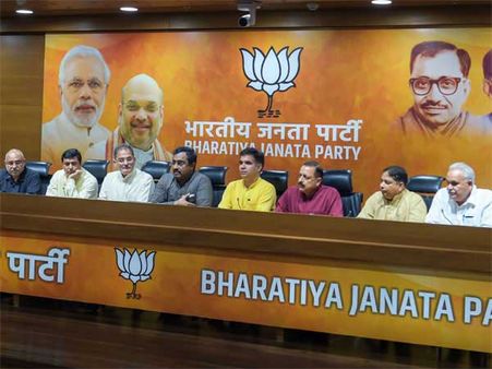 జమ్ము కాశ్మీర్‌లో ప్రభుత్వ ఏర్పాటుకు పావులు కదుపుతున్న కమలనాథులు