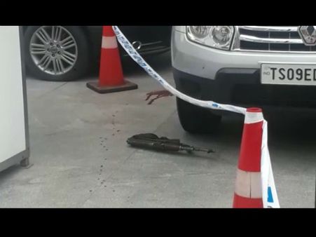 రిటైర్డ్ ఐఏఎస్ అధికారి ఇంట్లో ఏకే47తో కాల్చుకుని కానిస్టేబుల్ ఆత్మహత్యాయత్నం