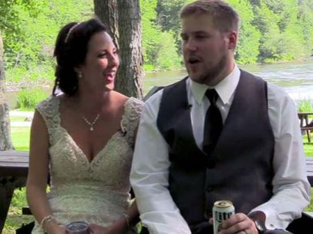 వెడ్డింగ్ వీడియో షూట్: ఆ కొత్త జంటకు తప్పిన పెను ప్రమాదం(వీడియో)