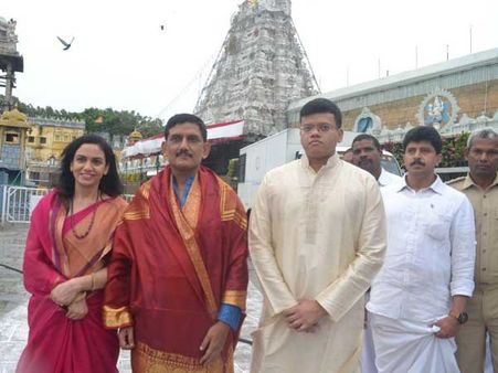 తిరుమల శ్రీవారిని దర్శించుకున్న డీజీపీ ఠాకూర్:టిటిడి పూర్తి భద్రతకు హామీ