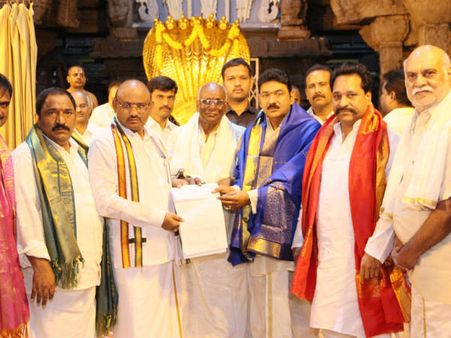 శ్రీవారికి రూ.13.50కోట్లు విరాళంగా ఇచ్చిన ఎన్నారై భక్తులు