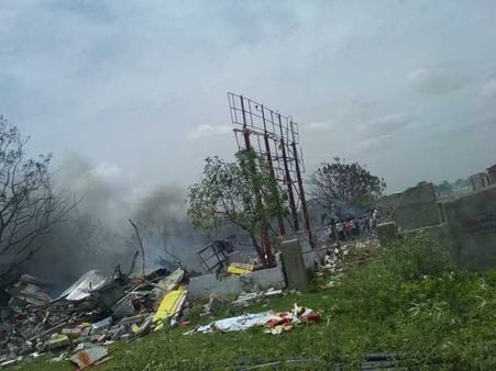 భద్రకాళీ ఫైర్‌వర్క్స్‌లో భారీ అగ్నిప్రమాదం: 11మంది సజీవదహనం, కేసీఆర్ దిగ్భ్రాంతి