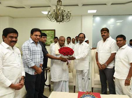 టి సుబ్బిరామిరెడ్డి మనవడి పెళ్లికి హైదరాబాద్‌లో దేవేగౌడ, కేసీఆర్‌తో భేటీ