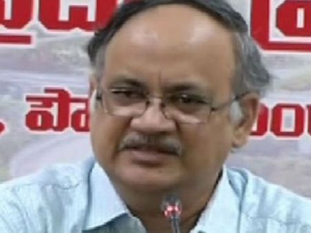 మా లెటర్లే చూపిస్తారు...మీరు రాసినవి ఎందుకు చూపించరు?‌:కుటుంబరావు