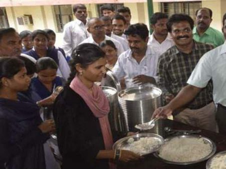 ఇంటర్ విద్యార్థులకు మధ్యాహ్న భోజనం...ఆగస్టు 1 నుంచి అమలు:ఉత్తర్వులు జారీ
