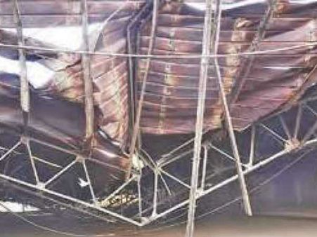 సీబీఎస్ బస్టాండ్ హంగర్ కూలిపోవడంపై కేసీఆర్‌కు నిజాం మనవడి లేఖ