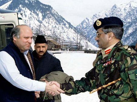 ఎన్నికల వేళ: పాకిస్తాన్‌లో ప్రధాని ఎవరైనా సరే...పెత్తనం మాత్రం ఆర్మీదే..!