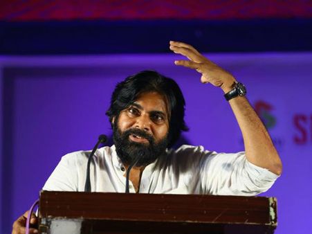 కాంగ్రెస్ వాళ్లు కొడతారని పారిపోయారు, అప్పుడే తెలిసింది: ఓయు విద్యార్థులపై పవన్