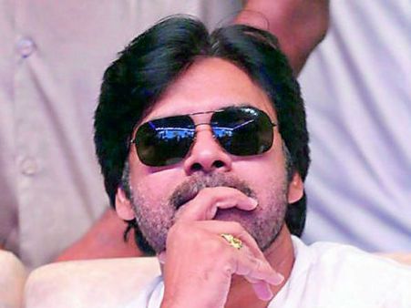 పవన్‌ కల్యాణ్‌కు కంటి శస్త్రచికిత్స:విశ్రాంతి సూచించిన వైద్యులు