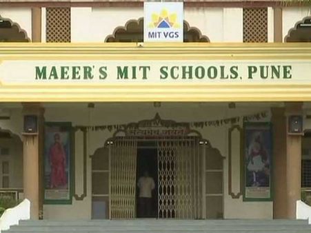 ఆ రంగు లోదుస్తులు వేసుకురావాలి: అమ్మాయిలకు స్కూల్ మార్గదర్శకాలు