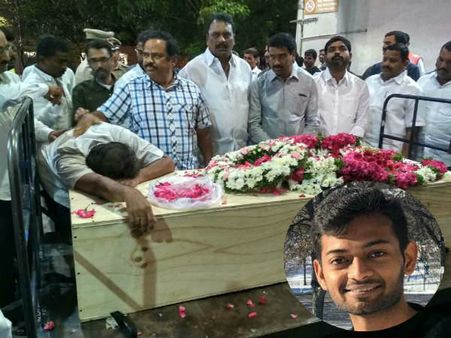 స్వగ్రామానికి శరత్ మృతదేహం: పేరెంట్స్, బంధువులు, మిత్రులు కన్నీరుమున్నీరు