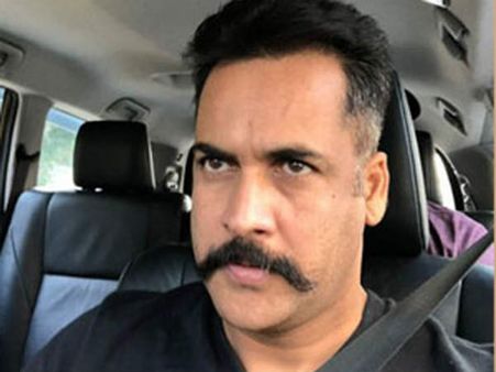 ధైర్యముంటే రండి!...రైలు పట్టాలపై కూర్చుందాం:శివాజీ