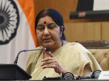 మా కుటంబం చాలా ఆవేదనకు గురైంది: సుష్మా స్వరాజ్ భర్త