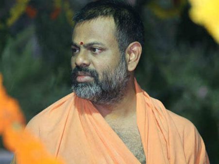 స్వామిని తరలించడంలో హైడ్రామా, 'పరిపూర్ణానంద బహిష్కరణ వెనుక..!'