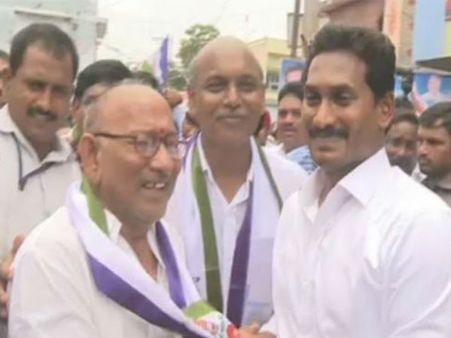 జగన్ సమక్షంలో వైసీపీలో చేరిన మాజీ ఎమ్మెల్యే తేతలి, పలువురు నేతలు