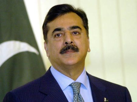 పాక్ ఎన్నికలు: ఓడిపోయిన మాజీ ప్రధాని యూసుఫ్ రజా గిలానీ, ఇమ్రాన్ పార్టీ అభ్యర్థి గెలుపు