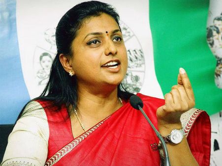 సొంత నియోజకవర్గంలో రోజాకు చేదు: దాడికి యత్నం, అడ్డుకున్న వైసీపీ