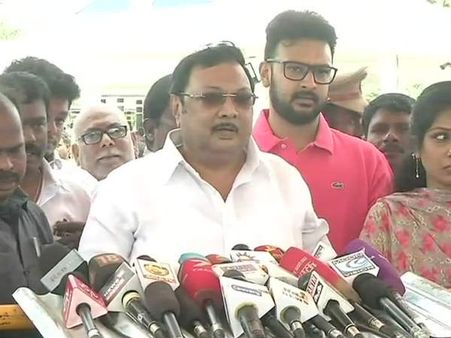 అగ్గి రాజుకుంది: కరుణానిధి సన్నిహితులు బంధువులు తనతోనే ఉన్నారన్న అళగిరి