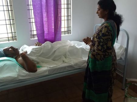 ప్రభుత్వ ఆసుపత్రిలో ఆపరేషన్ చేయించుకున్న మంత్రి అమర్నాథ్ రెడ్డి