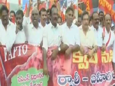 ఉద్యమ ద్రోహీ దిగిపో....ఎపిఎన్జీవోల అధ్యక్షుడు అశోక్‌బాబుకు చేదు అనుభవం