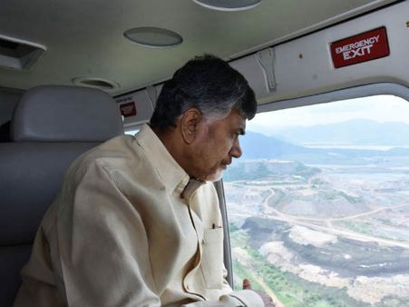 సీమలో కరువు.. కోస్తాలో వరదలు: చంద్రబాబు ఏరియల్ సర్వే, నిలిచిన పోలవరం పనులు