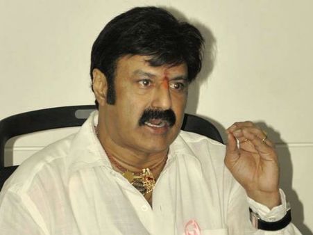 హిందూపురంలో సర్వే, ఉద్రిక్తత: 'వచ్చే ఎన్నికల్లో బాలకృష్ణ ఓటమి ఖాయం'