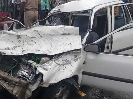 ఘోర ప్రమాదం: ఒకే కుటుంబానికి చెందిన ఐదుగురు మృతి