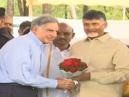 తిరుపతిలో వెయ్యికోట్లతో టాటా క్యాన్సర్ ఆస్పత్రి: చంద్రబాబు, రతన్ టాటా భూమిపూజ