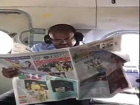 వర్ష బీభత్సం: ఏరియల్ సర్వేలో సీఎం పేపర్ చదివారా?, ఆ వీడియోల్లో అసలు నిజమెంత?