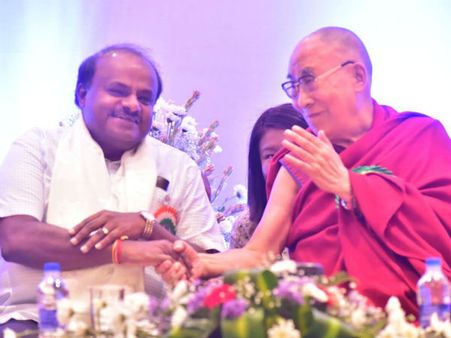 మాజీ ప్రధాని నెహ్రూకు స్వార్థం కోసం పాకిస్తాన్ విభజన, క్షమాపణలు చెప్పిన దలైలామా !