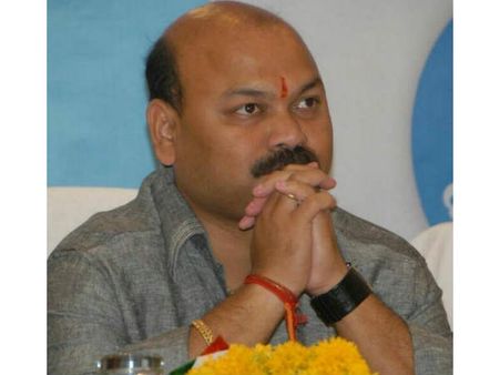 డీఎస్‌కు షాక్: 3గం.ల విచారణ తర్వాత ధర్మపురి సంజయ్ అరెస్ట్