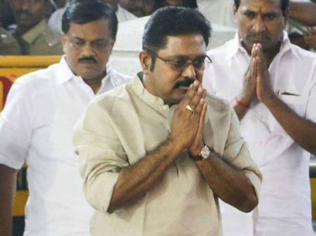 కాంగ్రెస్‌తో సిద్ధం: దినకరన్ సంచలన వ్యాఖ్యలు, శశికళ ఆదేశాలతోనే