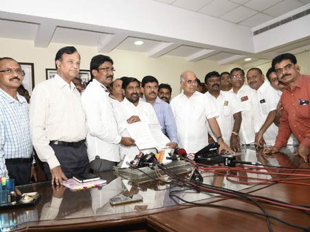 కేరళకు సాయం చేయండి: జనసేన, బుట్టా రేణుక రూ.5 లక్షల విరాళం