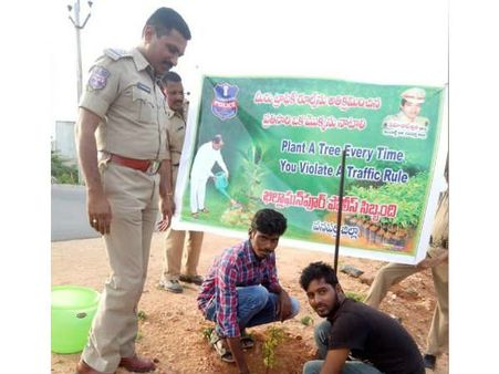 గుడ్ పనిష్మెంట్ : ట్రాఫిక్ నిబంధనలు ఉల్లంఘిస్తే మొక్క నాటాల్సిందే..!