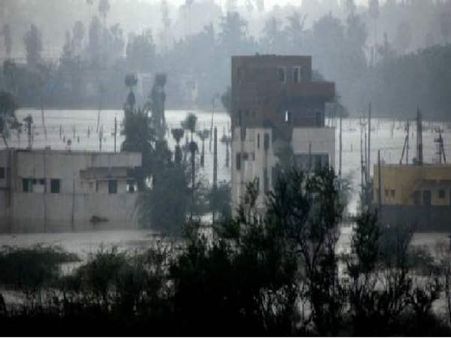 భారీ వర్షాలు...అర్థరాత్రి హెచ్చరికల ఫోన్లు:ప్రజల ఆందోళన