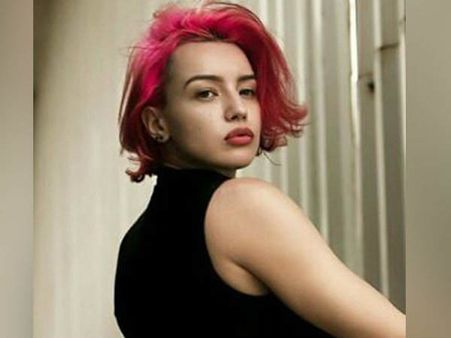 ఇటాలియన్ లేడీ డీజేపై ఎయిరిండియా సిబ్బంది దాడి!: ఏడుస్తూ వీడియో పెట్టిన యువతి