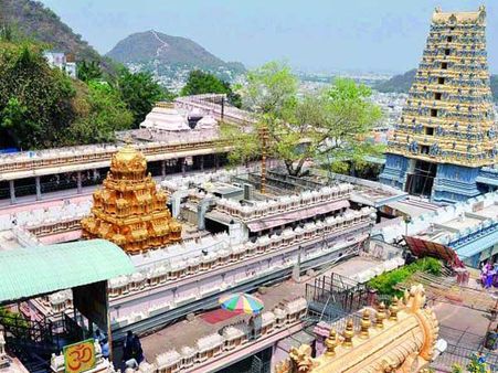 వరుస వివాదాల నేపథ్యంలో...దుర్గగుడి ప్రక్షాళనకు ప్రభుత్వం శ్రీకారం:ఈవో బదిలీ!