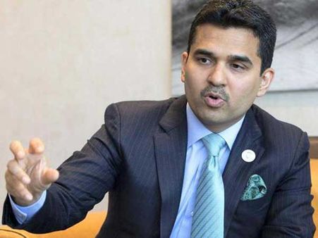 కేరళ వరదలు: మలయాళీ ఎన్నారై రూ. 50కోట్ల విరాళం, బజాజ్ రూ.2కోట్లు