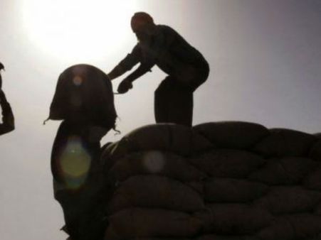 పనిమనుషులకు గంటకు రూ.37 చెల్లించాల్సిందే..లేదంటే జైలు శిక్షే..!