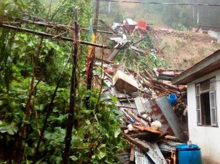 వరదల్లో కొట్టుకుపోయిన గ్రామం, తల్లి, కొడుకుల మృతదేహాలు, డ్రోన్ లతో సైనికులు!