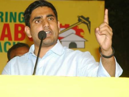 జగన్‌, పవన్‌లకు మోడీపై మాట్లాడే దమ్ము లేదు...చేతనైతే కేంద్రంపై పోరాడండి:మంత్రి లోకేష్‌