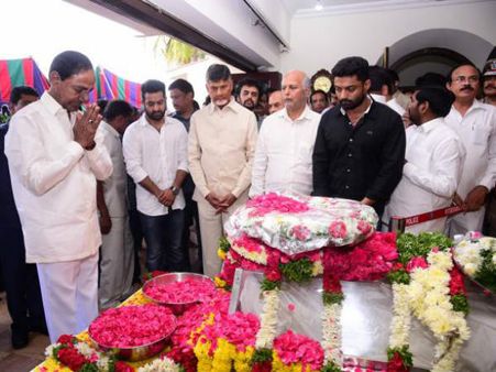 హరికృష్ణ మృతి: ఏపీలో 2రోజులు సంతాపదినం, మహాప్రస్థానంలో అంత్యక్రియలు
